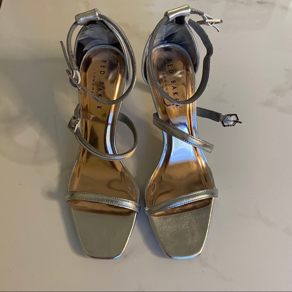 New in box Ted Baker triam silver heels US size 8